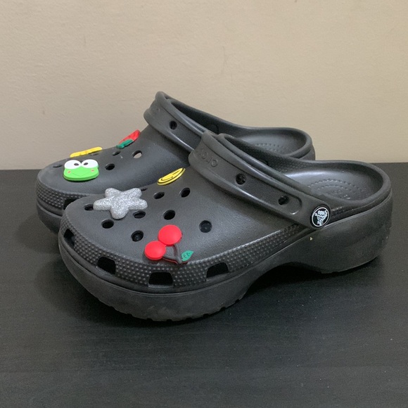 Platform crocs size 7 - Picture 2 of 4